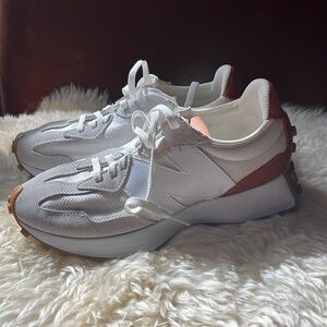 New Balance 327 Women’s Retro Sneakers Size 8
